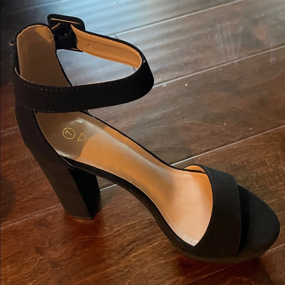 Dream Pairs Hi-Chunk Platform Pump Sandal Size 7 Black Nubuck Finish Baddie Edgy